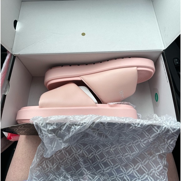Size 11 Pink Nike Slides - Picture 4 of 6